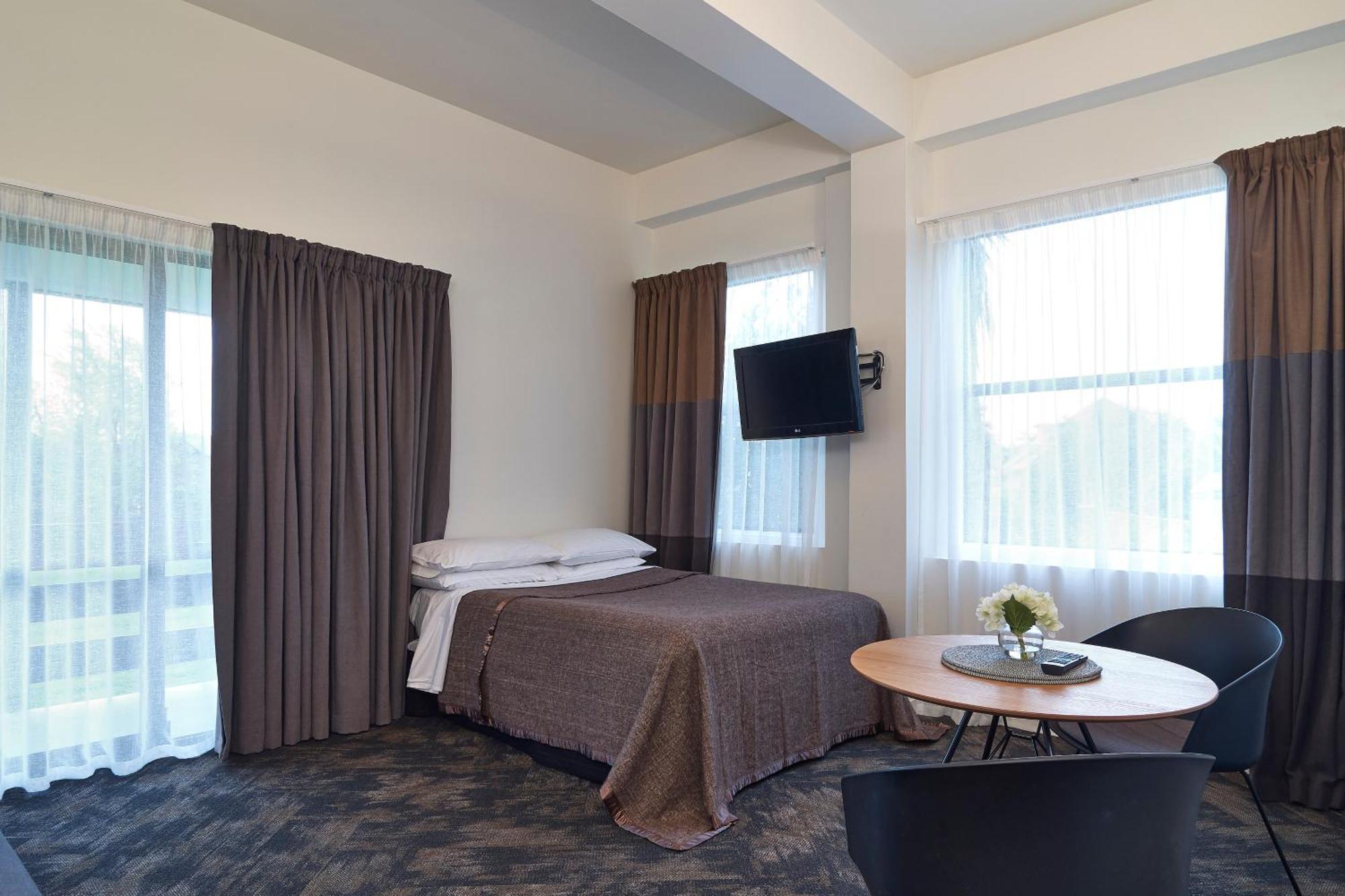 Hotel Carlton Mill Крайстчърч Екстериор снимка