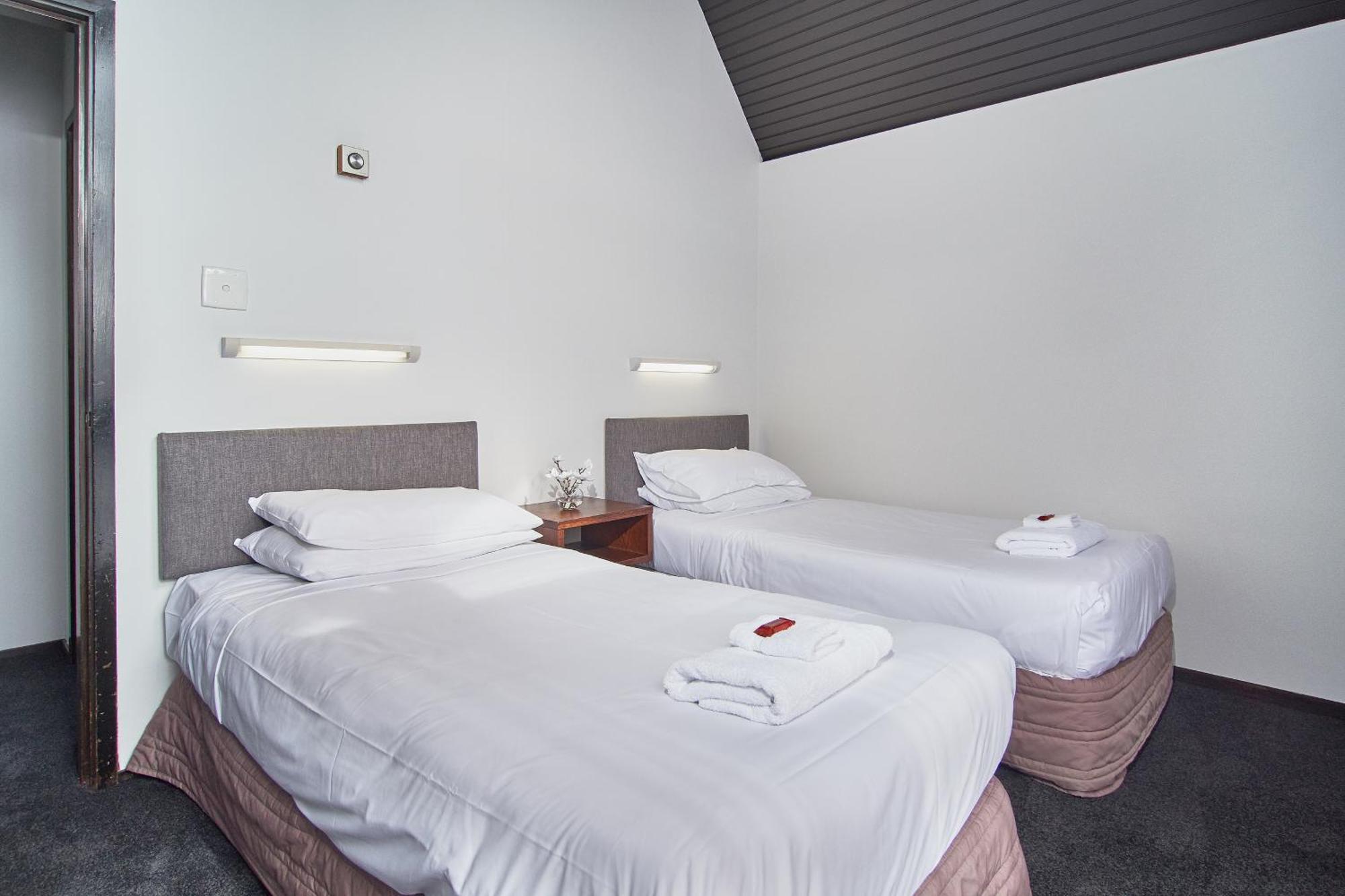 Hotel Carlton Mill Крайстчърч Екстериор снимка